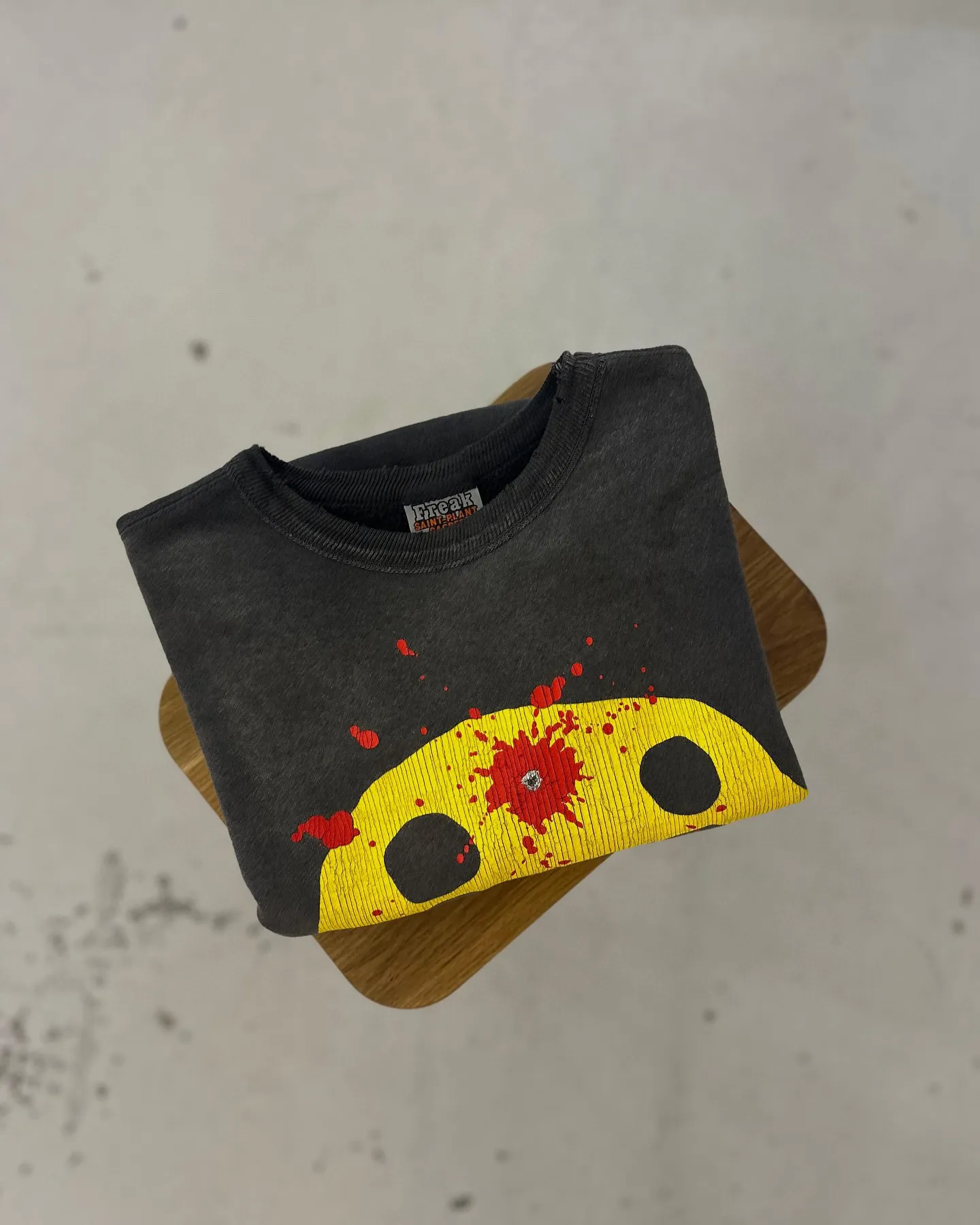 SAINT Mxxxxxx x CACTUS PLANT FLEA MARKET SMILE SWEATER SHIRT CPFM co-branded sweatshirt with smiley face, washed black S-XL, ready-to-wear Assute dyeing, heavy fermentation washing, multi-position spray fading, ultra-complex manual polishing/destruction treatment/special shearing treatment, special striped cuffs/multi-position shearing/pure handmade graffiti and dirty The only correct co-branded main wheat label/wash water label/little angel anti-counterfeiting label in the entire network